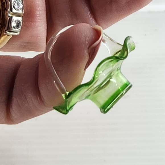 Vintage Miniature Dollhouse Green Glass Basket With Ruffled Edge and Clear Glass - Picture 4 of 16